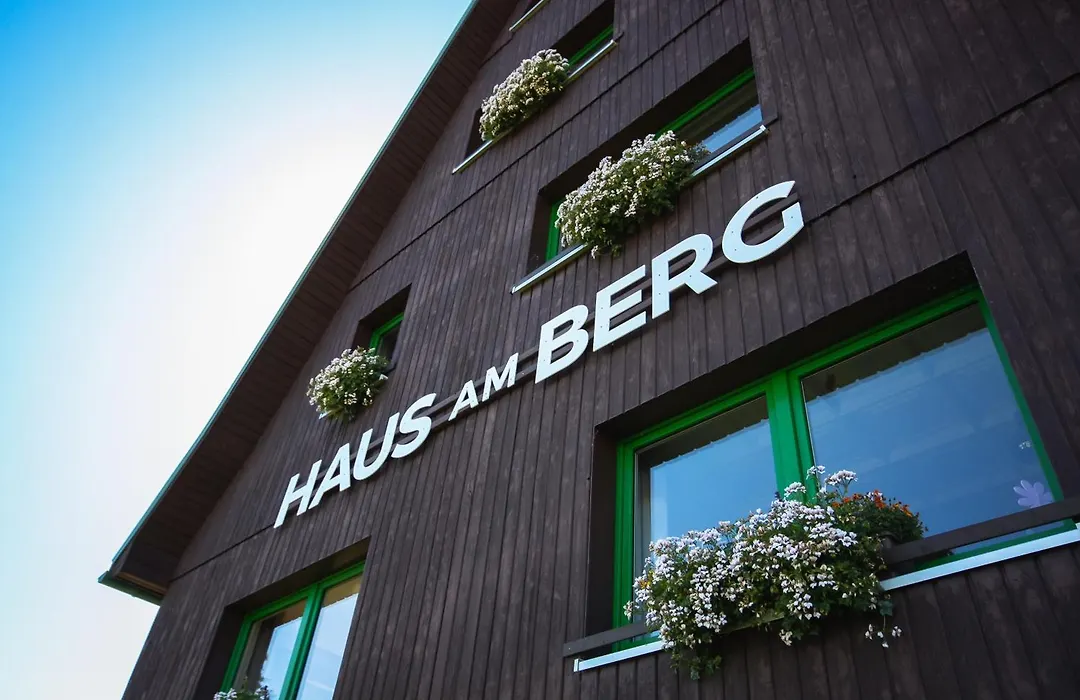 Haus am Berg - Pension direkt am Skihang-1